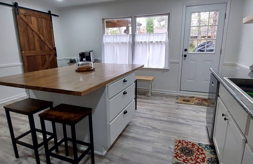Milledgeville Casa | ¡Nuevo! Disfruta de esta increíble casa frente al lago en Sinclair con una gran cantidad de comodidades.