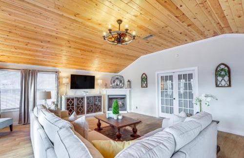 Milledgeville Casa | Lake Sinclair Since Day 1 Family Lake House