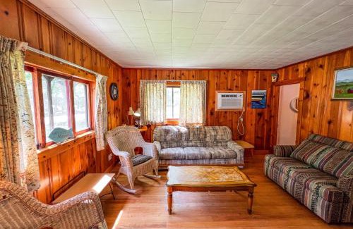 Wells Casa | Lake St. Catherine Cottage - Red Across