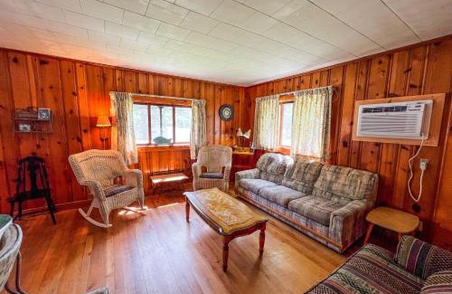 Wells Casa | Lake St. Catherine Cottage - Red Across