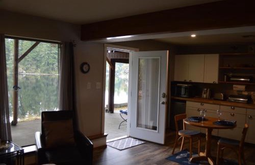 Lacey Casa | Lake St Claire Waterfront, 1 beds, 1 bath
