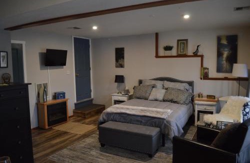 Lacey Casa | Lake St Claire Waterfront, 1 beds, 1 bath
