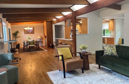 Lakewood Casa | Lake Steilacoom Retreat