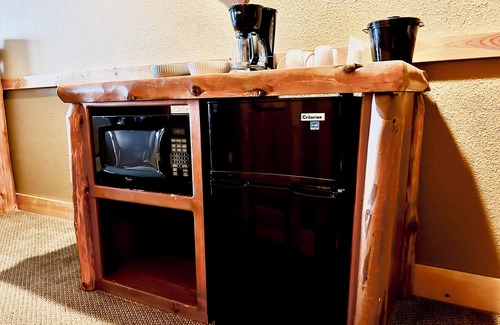 Two Harbors Condominio | Lake Superior Two Queen Bed Studio~Pool/Hot tub-Burlington Bay