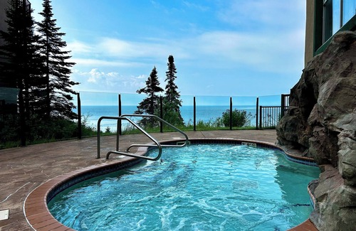 Two Harbors Condominio | Lake Superior Two Queen Bed Studio~Pool/Hot tub-Burlington Bay