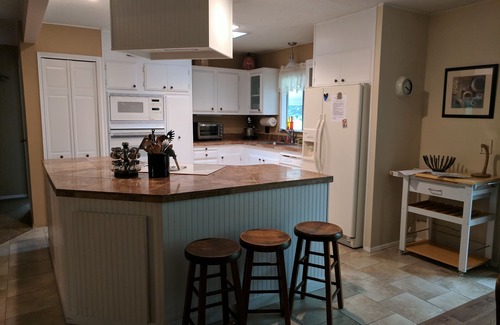Port Angeles Casa | Lake Sutherland Home, jacuzzi, muelle privado, 2 acres, casa de literas / sala de juegos.