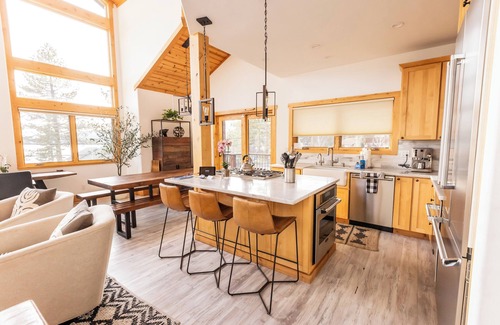 Tahoe Vista Casa | Lake Tahoe - Lake View and Pet Friendly!