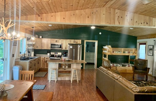 Wetmore Cabina | Lake Tahoe UP - Grey Wolf