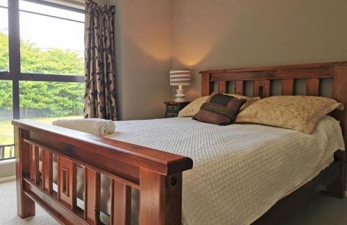 Waipahihi Casa | Lake Taupo Holiday Home