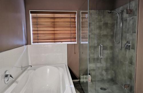 Waipahihi Casa | Lake Taupo Holiday Home
