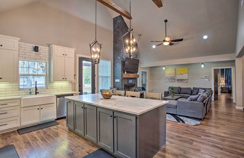 Quinlan Cabaña | Lake Tawakoni Access: Home w/ Game Room!