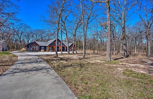 Quinlan Cabaña | Lake Tawakoni Access: Home w/ Game Room!