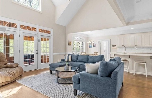 Wise Casa | Lake Therapy | Waterfront | Pet-friendly