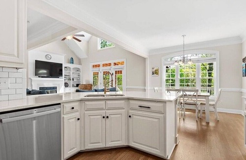 Wise Casa | Lake Therapy | Waterfront | Pet-friendly