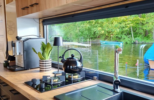 Goyatz Alquiler De Eote | Lake time in a houseboat with fireplace & sauna on Lake Schwielochsee