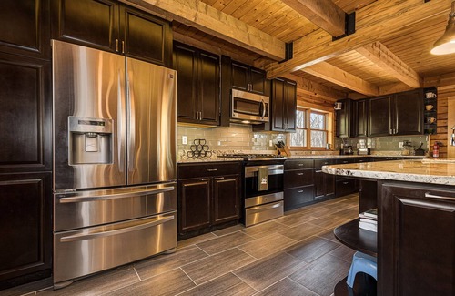 North Glade Hills Casa | Lake Time | Incredible Interior, Cozy Family Room, Dock, & Fire Pit!