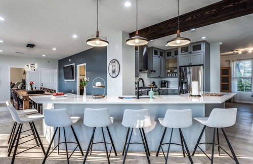 Travis Landing Casa | Lake Travis Bachelorette Pad: Pool, Hot Tub & Fun, Game Room
