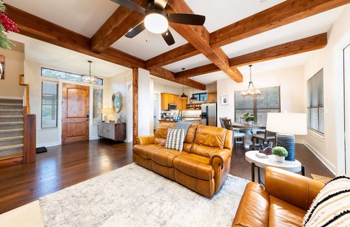 Leander Cabina | Lake Travis Hill Country Hollows Resort Cabin