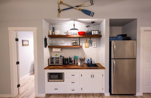Waterford On Lake Travis Casa | Lake Travis Lakefront with Hot Tub, Private Boat Dock & Lakeside Parks