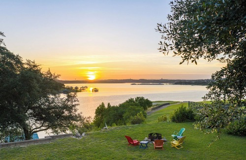 Waterford On Lake Travis Casa | Lake Travis Lakefront with Hot Tub, Private Boat Dock & Lakeside Parks