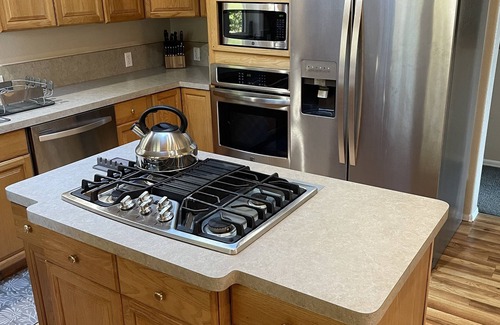 Lake Almanor Country Club Casa | Lake retreat for multiple families w/ game room!