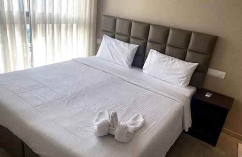 Hiranandani Gardens Apartamento | Lake View 1-bedroom @ Hiranandani Powai- Maxxvalue