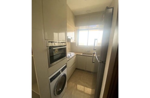 Hiranandani Gardens Apartamento | Lake View 1-bedroom @ Hiranandani Powai- Maxxvalue