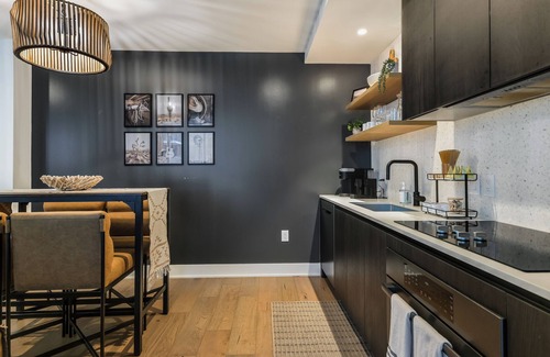 East Cesar Chavez Condominio | Lake view 23rd Floor Luxury Downtown Austin Condo with Rooftop Pool