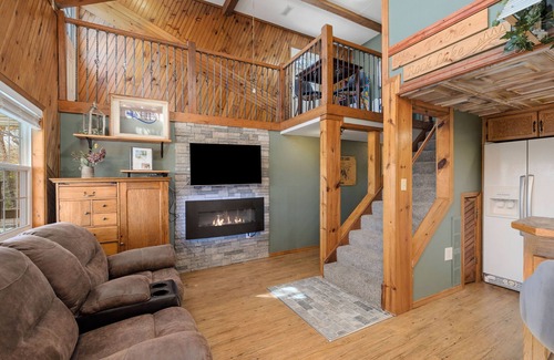 Lampe Chalet De Esquí | Lake View, 3 Decks, King Bed, Fire Pit, Dogwood Canyon-15 min.