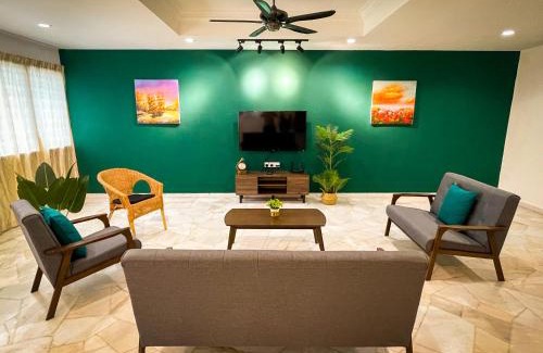 Larut Casa | Lake View 53 Heritage 4BR by LOUIS