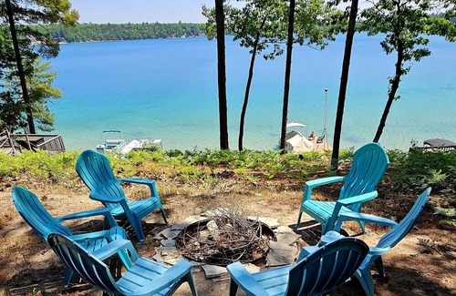 Kalkaska Casa | Lake View & Access/Hot Tub/5000 Arcade Games/Pool Table/Pontoon for Rent