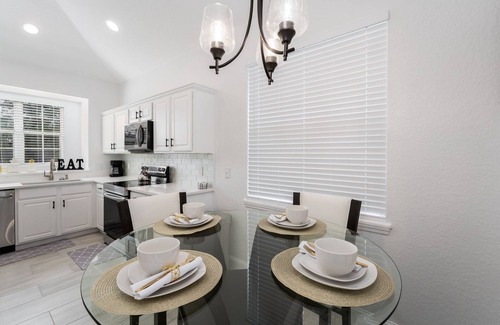 Silver Creek Casa | de una sola planta de 4 dormitorios, 2. 5 baños con piscina privada y vistas al lago