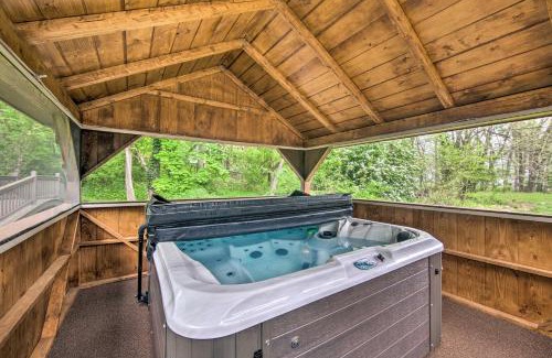 Wrightsville Casa | Lake View and Hot Tub Wrightsville Cabin!