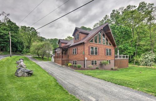 Wrightsville Casa | Lake View and Hot Tub Wrightsville Cabin!
