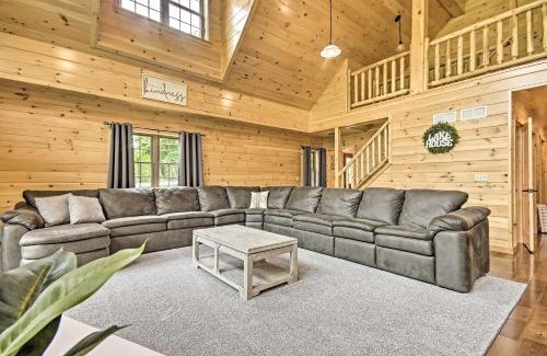 Wrightsville Casa | Lake View and Hot Tub Wrightsville Cabin!