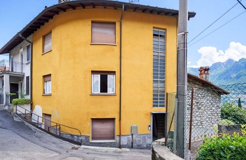 Vassena Apartamento | Apt lake view with garden! WIFI and relaxation!
