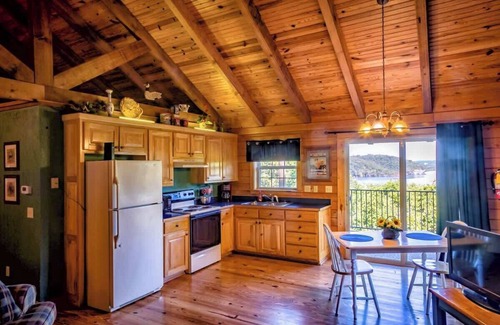 Garfield Cabina | Lakeview Country Blue Log Cabin