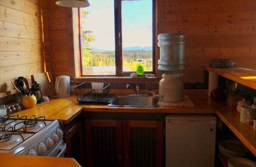 Marsh Lake Cabina | Vista al Lago / Cabina, Marsh Lake, YT