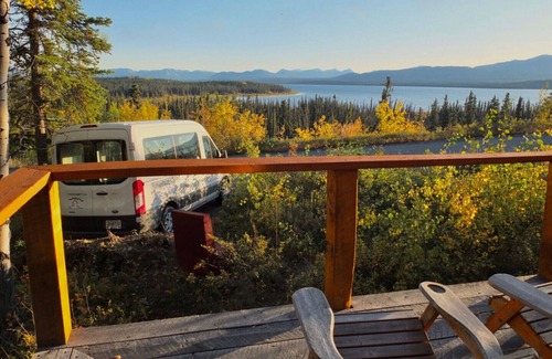 Marsh Lake Cabina | Vista al Lago / Cabina, Marsh Lake, YT