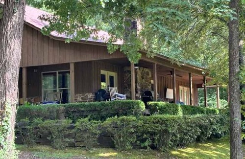 Texarkana Casa | Lake View Cabin