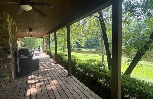 Texarkana Casa | Lake View Cabin