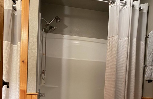 Pettit Cabina | Lake View Cabin, weekend GETAWAY at Tenkiller Lake