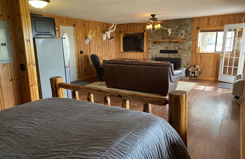 Pettit Cabina | Lake View Cabin, weekend GETAWAY at Tenkiller Lake
