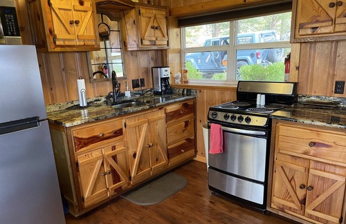 Pettit Cabina | Lake View Cabin, weekend GETAWAY at Tenkiller Lake