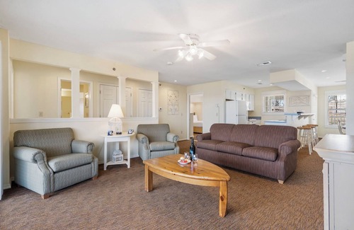 Kimberling City Condominio | Lake View Condo-Firepit Table-Table Rock Access-Free Attraction Tickets-Outdoor Pool