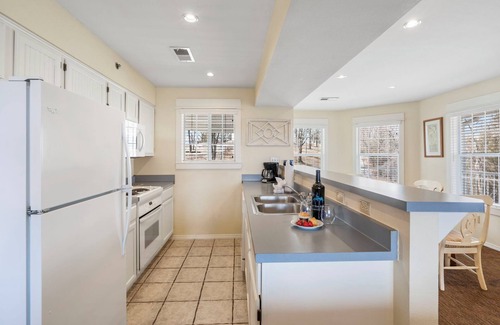 Kimberling City Condominio | Lake View Condo-Firepit Table-Table Rock Access-Free Attraction Tickets-Outdoor Pool