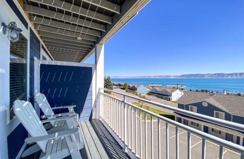 Harbor Village Casa | Lake View Condo 874 1