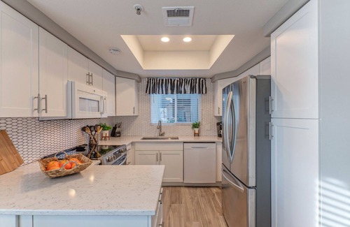 Chandler Condominio | LAKE View Condo: Comm Htd POOL, Spa, Pickleball Cts, King Beds & TVs Both BRs
