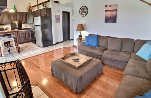 Holiday Island Condominio | Lake view condo with fireplace, firepit, deck & central AC
