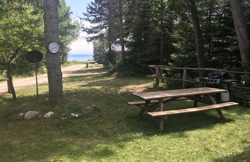 Beaver Island Cabaña | Casa de campo con vista al lago en la hermosa bahía de arena
